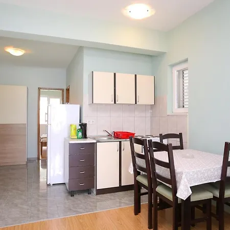 Apartman By The Sea Nemira, Omis - 17039 *